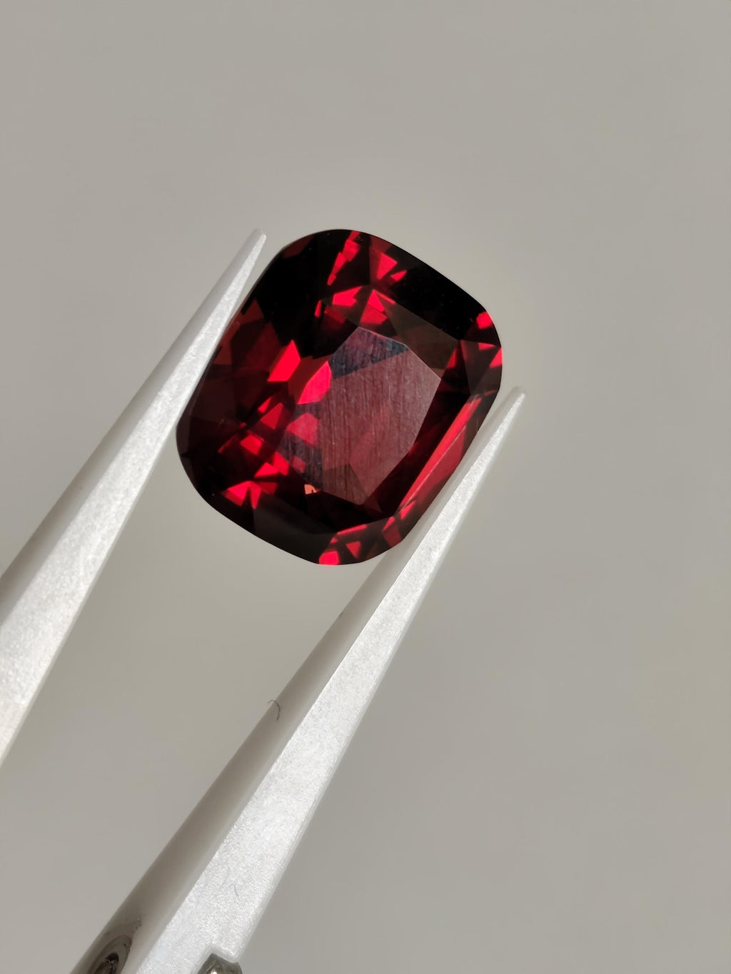 Natural Red Garnet Gemstone (10.92 CT, 13.29x11.86x8.11 mm)