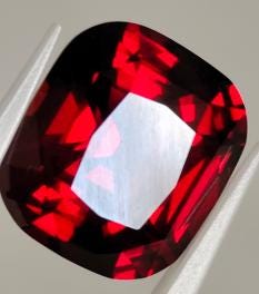 Natural Red Garnet Gemstone (10.92 CT, 13.29x11.86x8.11 mm)