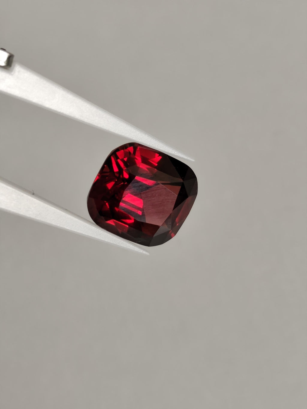 Natural Red Garnet Gemstone (10.92 CT, 13.29x11.86x8.11 mm)