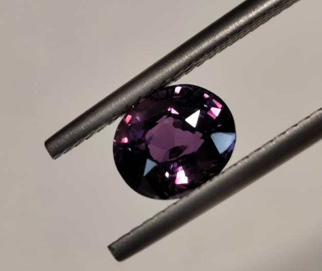 Natural Sapphire violet-purple bi-color Sri-Lanka heated