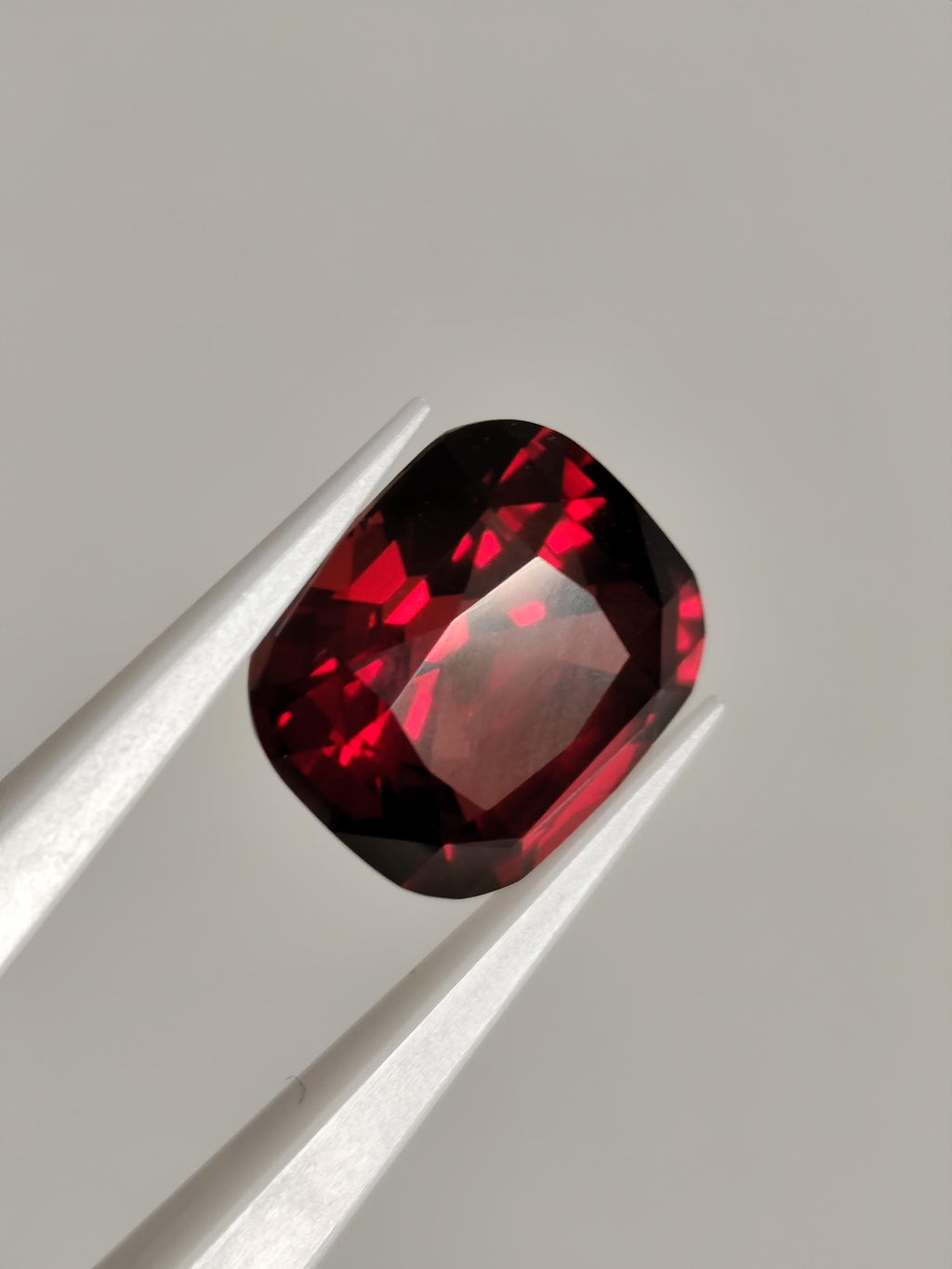 Natural Red Garnet Gemstone (10.92 CT, 13.29x11.86x8.11 mm)