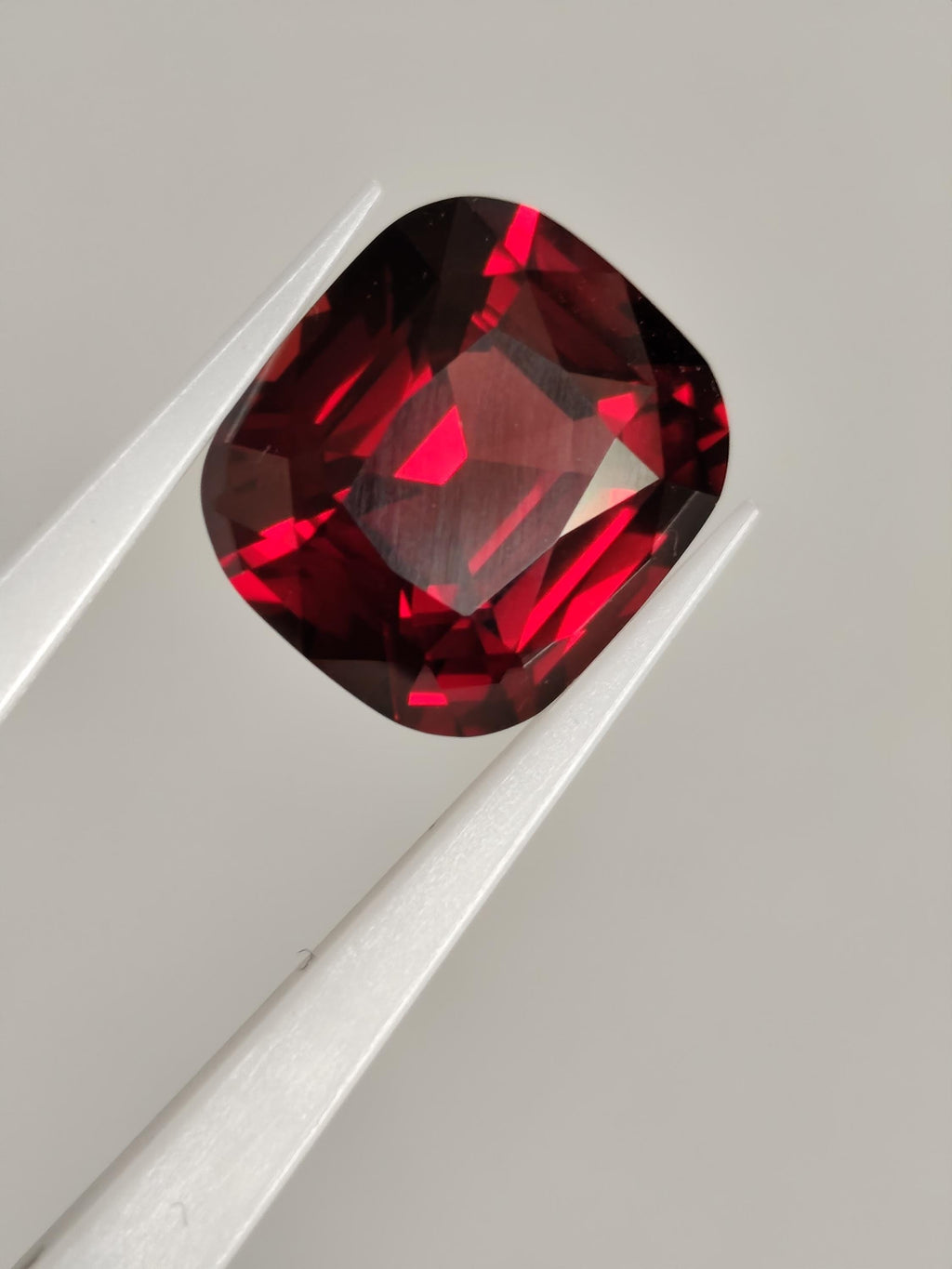 Natural Red Garnet Gemstone (10.92 CT, 13.29x11.86x8.11 mm)